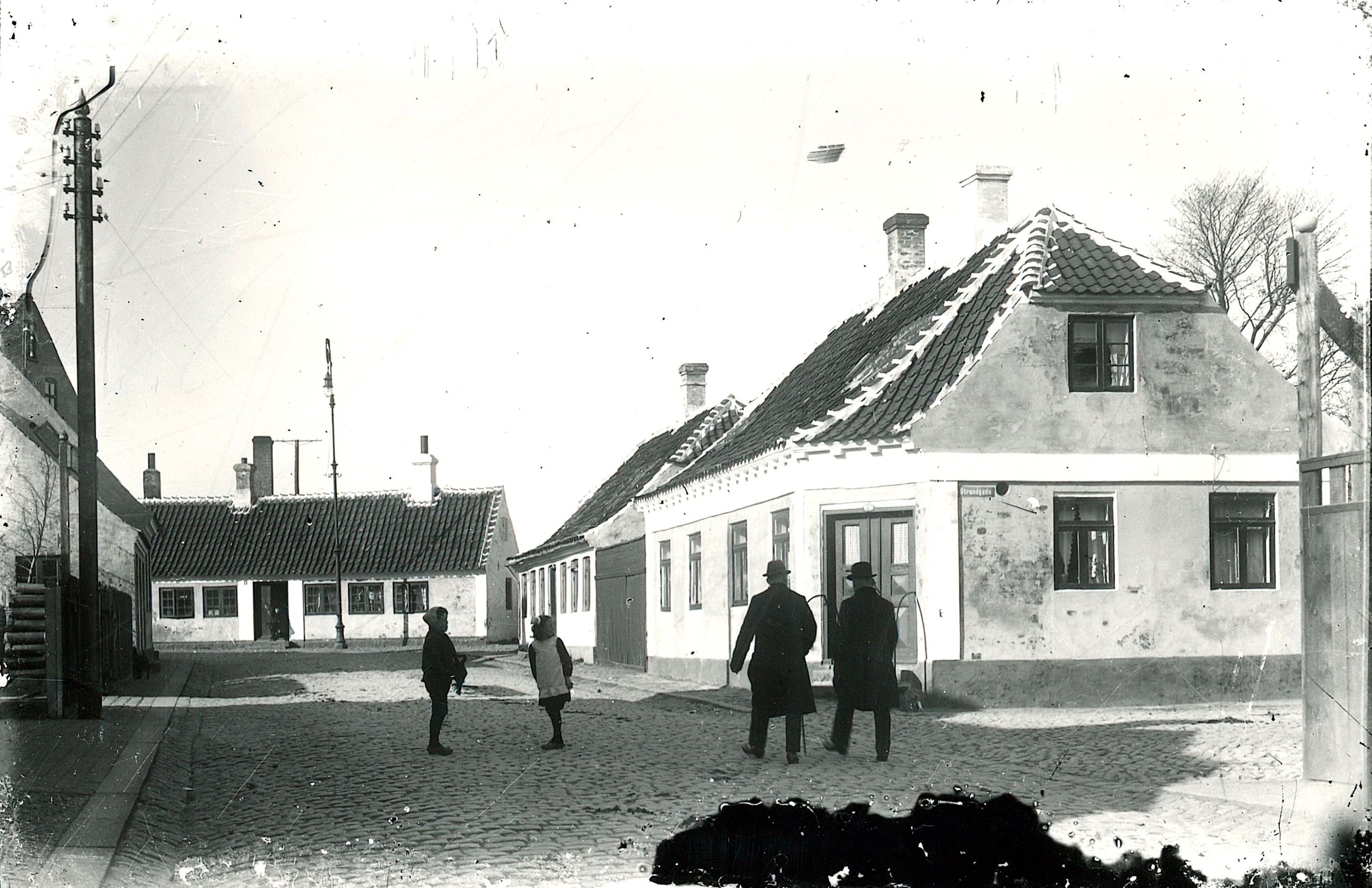 Nørregade og Frydenstrandsvej Med den gamle fattiggaard i 30’erne